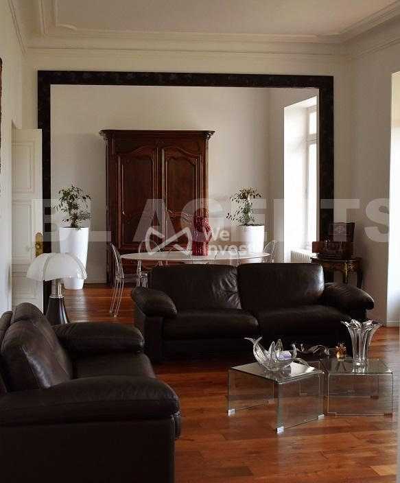 Maison - 331 m² - 9 pièces