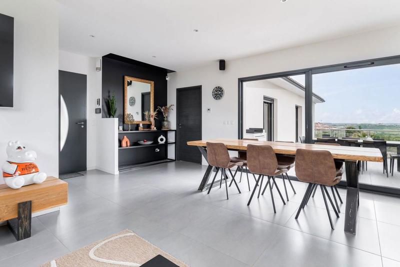 Propriété - 230 m² - 7 pièces