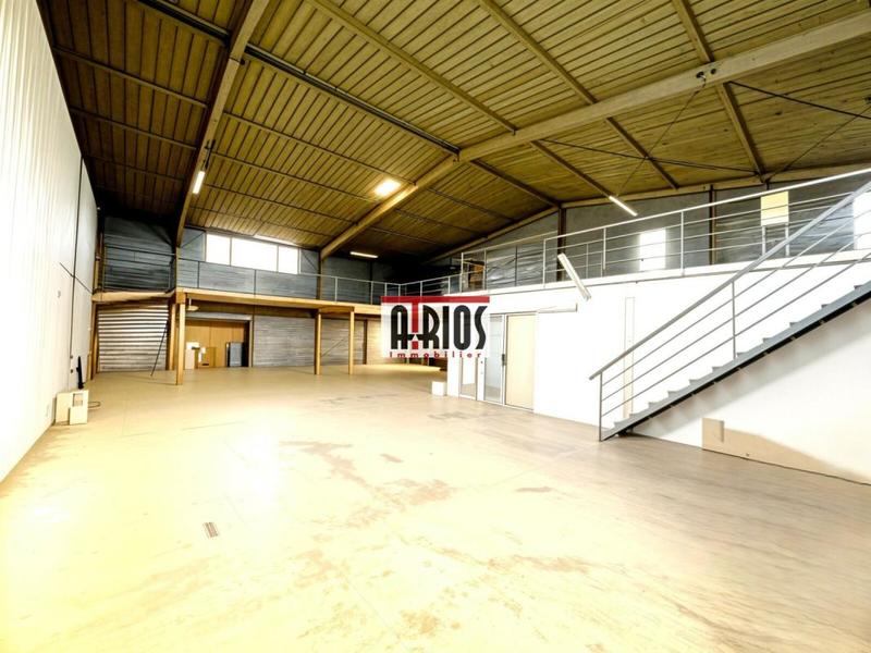 Local d'activité / Entrepôt - 1 710 m²