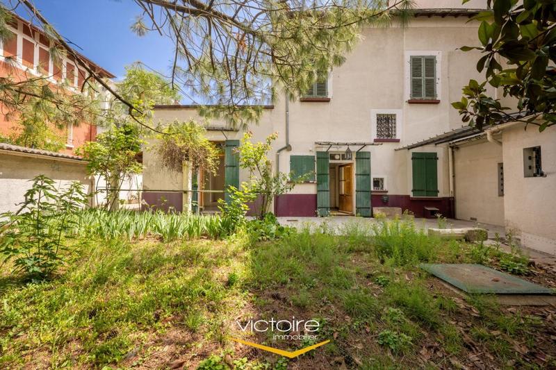 Maison - 224 m² - 9 pièces