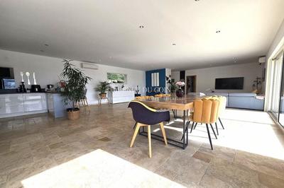 Villa - 300 m² - 12 pièces