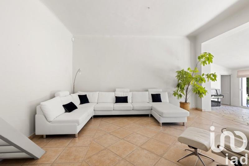 Maison - 220 m² - 5 pièces