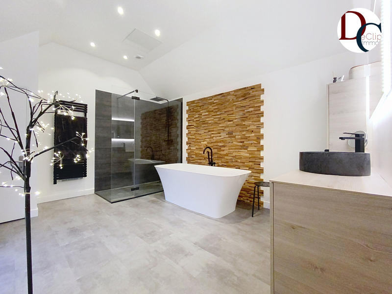 Maison - 197 m² - 10 pièces