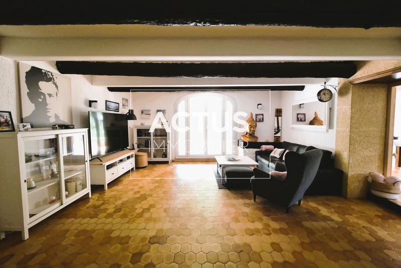 Maison - 255 m² - 8 pièces