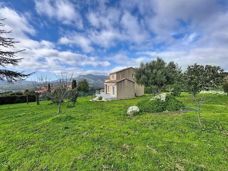 Maison - 101 m² - 4 pièces