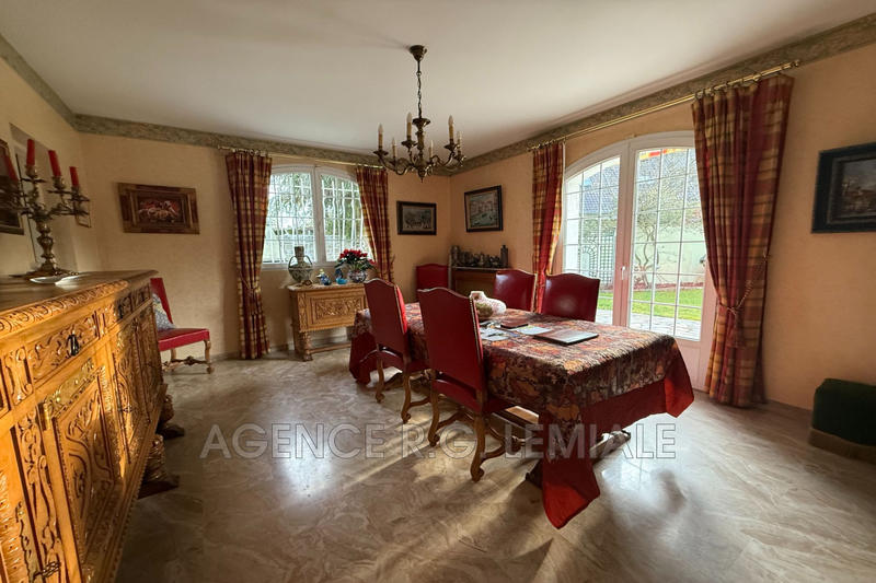 Maison - 223 m² - 7 pièces