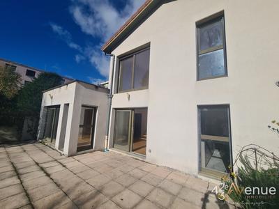 Maison - 142 m² - 5 pièces