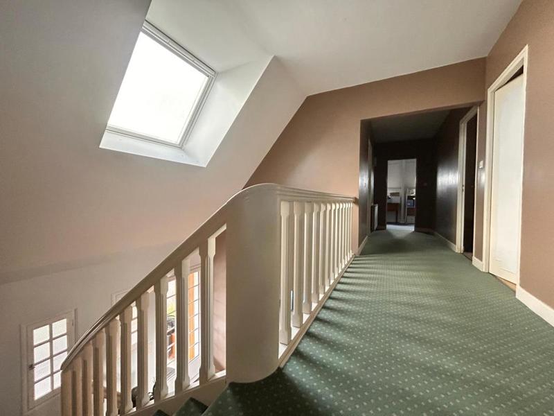 Maison - 221 m² - 10 pièces