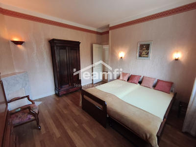 Maison - 180 m² - 5 pièces