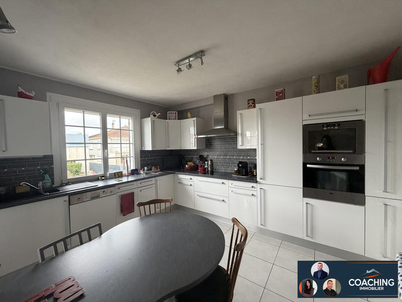 Maison - 217 m² - 8 pièces