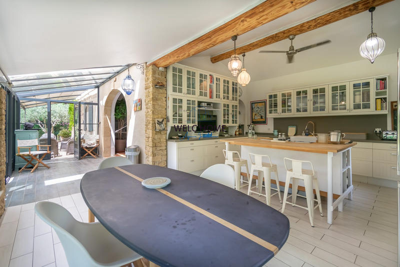 Villa - 234 m² - 8 pièces