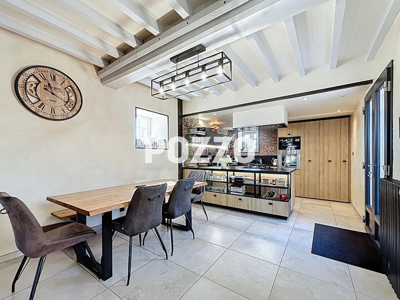 Maison - 249 m² - 10 pièces