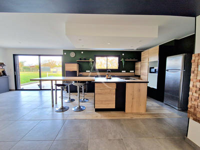 Maison - 311 m² - 7 pièces