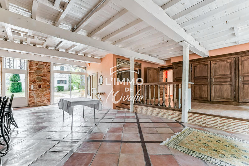 Demeure - 1 000 m² - 21 pièces