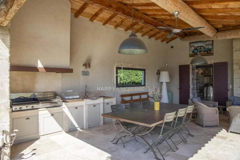 Propriété - 240 m² - 9 pièces