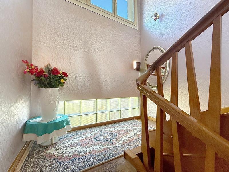 Maison - 240 m² - 10 pièces