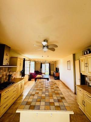 Pavillon - 200 m² - 6 pièces