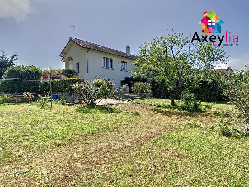 Maison - 94 m² - 8 pièces