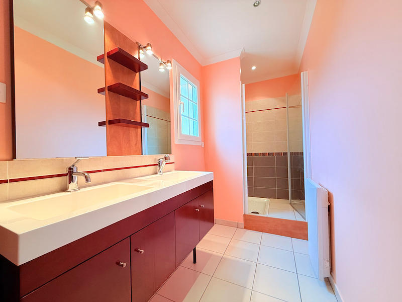 Maison - 140 m² - 5 pièces