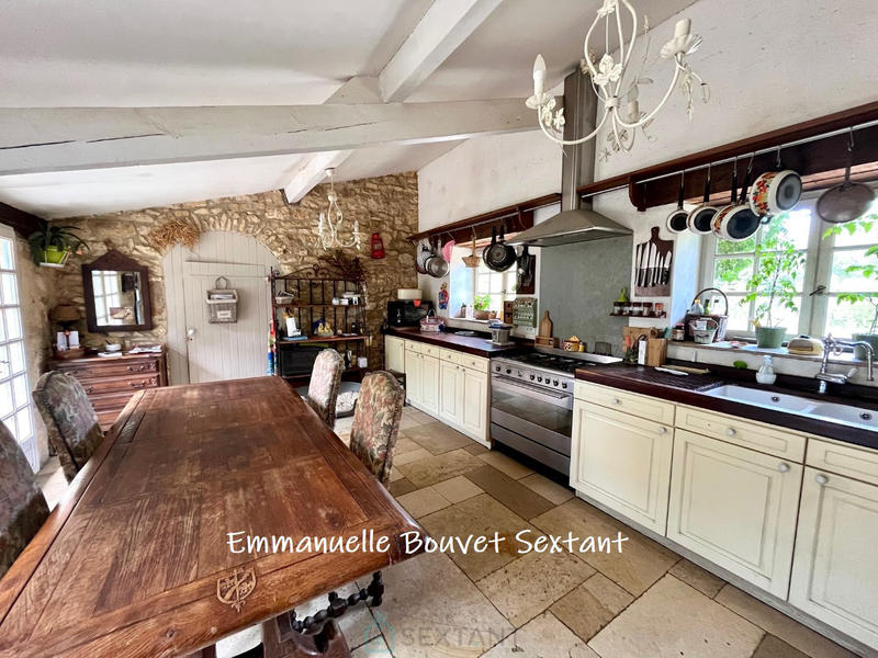 Maison - 240 m² - 7 pièces