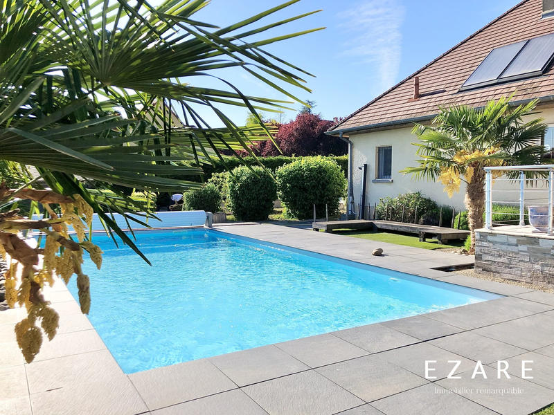 Maison - 230 m² - 8 pièces