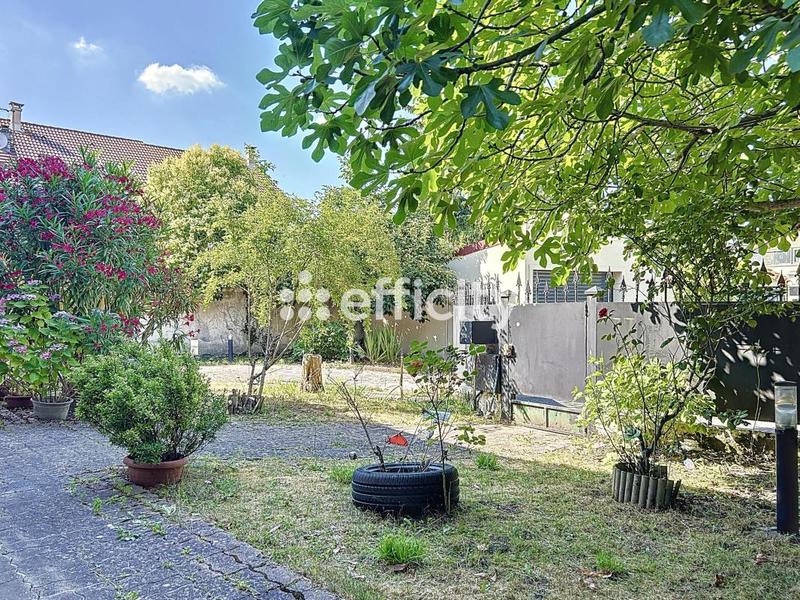 Maison - 240 m² - 7 pièces