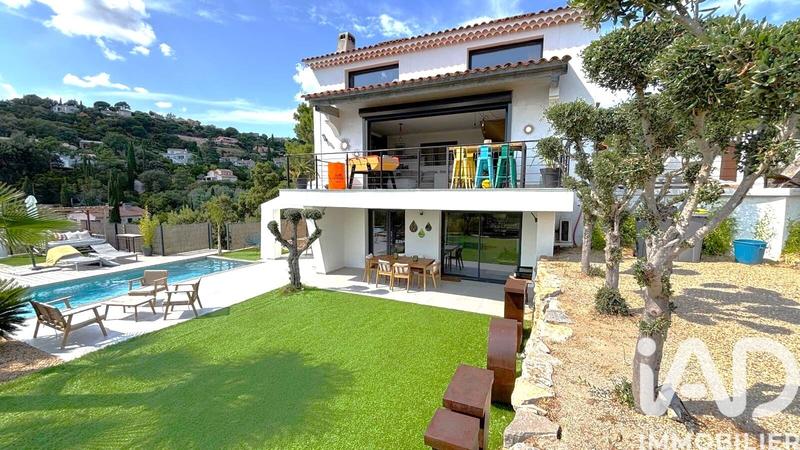 Maison - 205 m² - 7 pièces