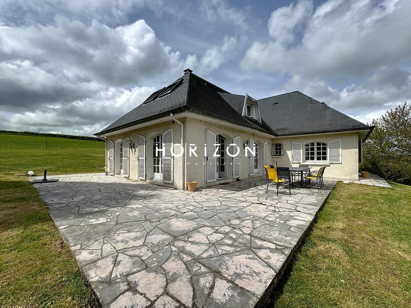 Maison - 218 m² - 6 pièces