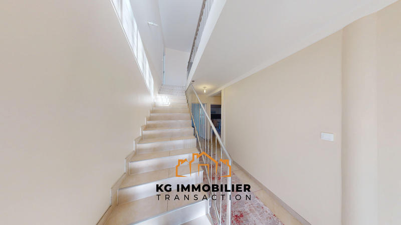 Maison - 170 m² - 7 pièces