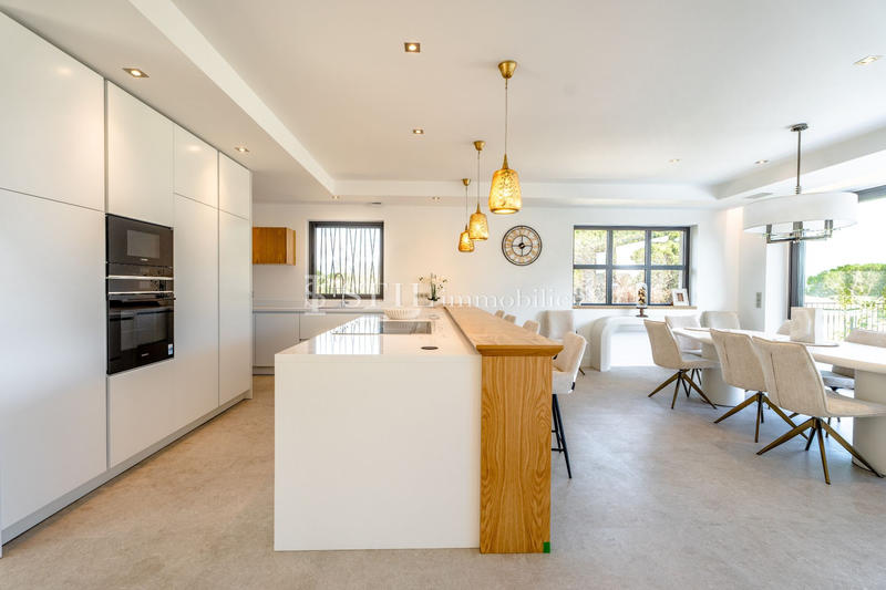 Villa - 370 m² - 6 pièces