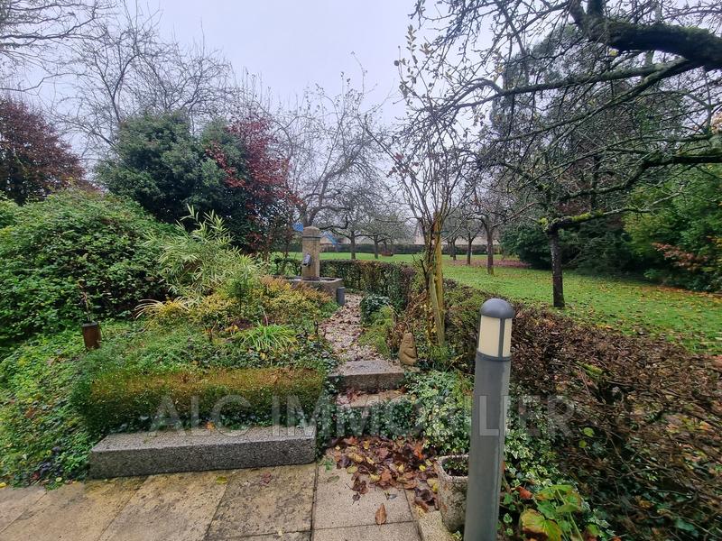 Propriété - 194 m² - 8 pièces