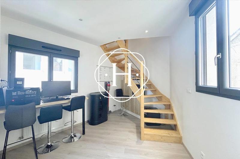 Local commercial - 120 m² - 4 pièces