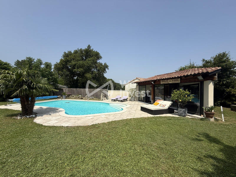 Maison - 269 m² - 9 pièces