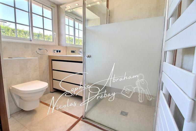 Maison - 310 m² - 11 pièces