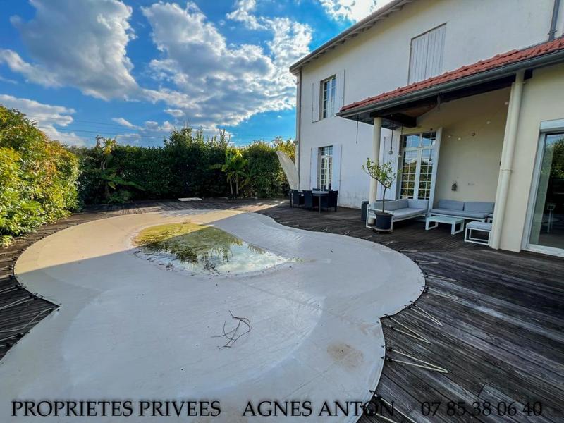 Maison - 225 m² - 8 pièces