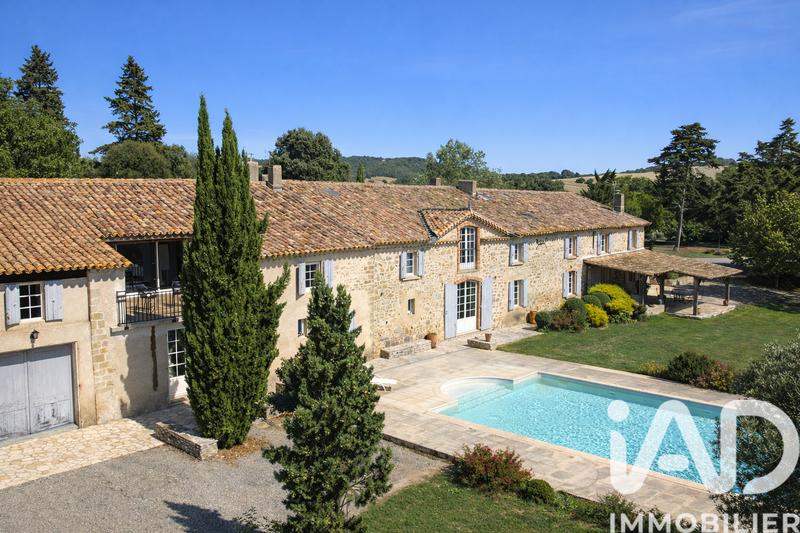 Maison - 660 m² - 16 pièces