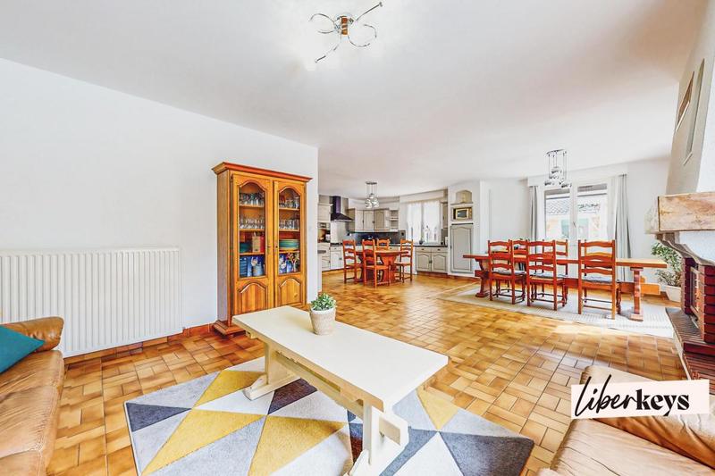Propriété - 223 m² - 10 pièces