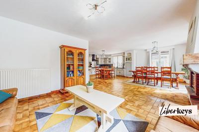Propriété - 223 m² - 10 pièces