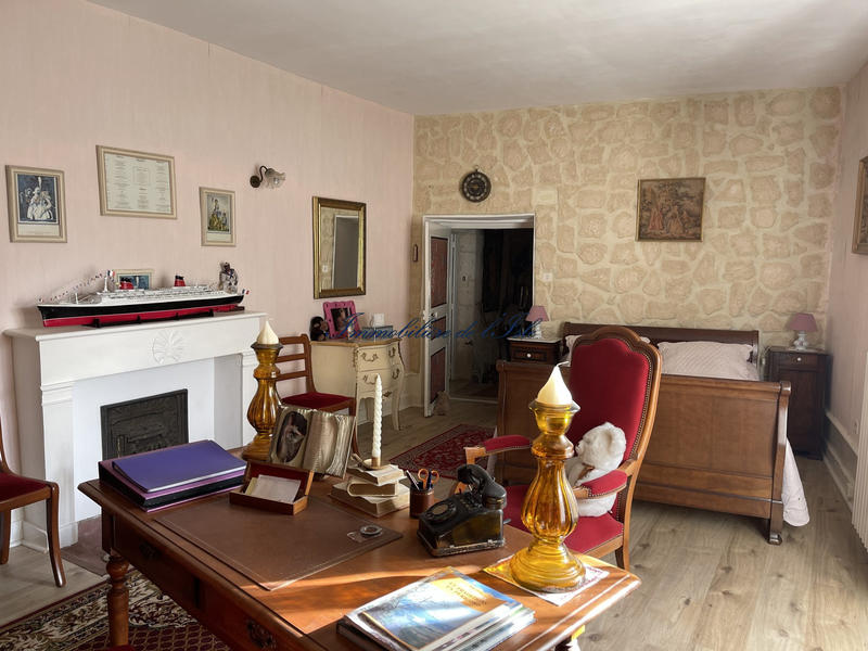 Maison - 396 m² - 13 pièces