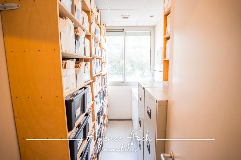 Local d'activités - 102 m² - 5 pièces