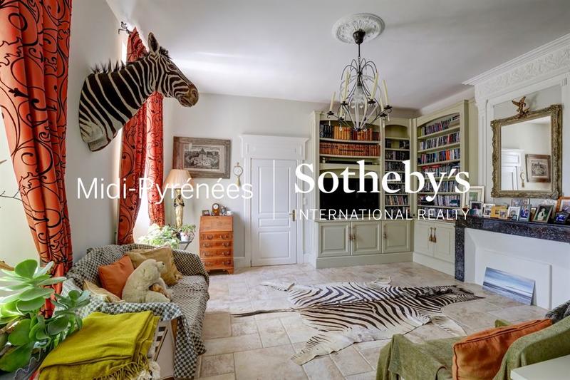 Maison de maîtres - 728 m² - 18 pièces