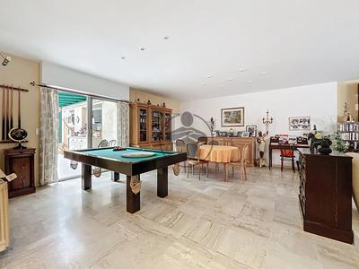 Maison - 232 m² - 6 pièces