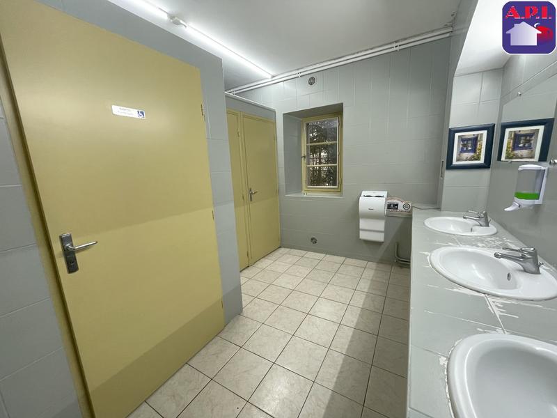 Propriété - 1 252 m² - 38 pièces