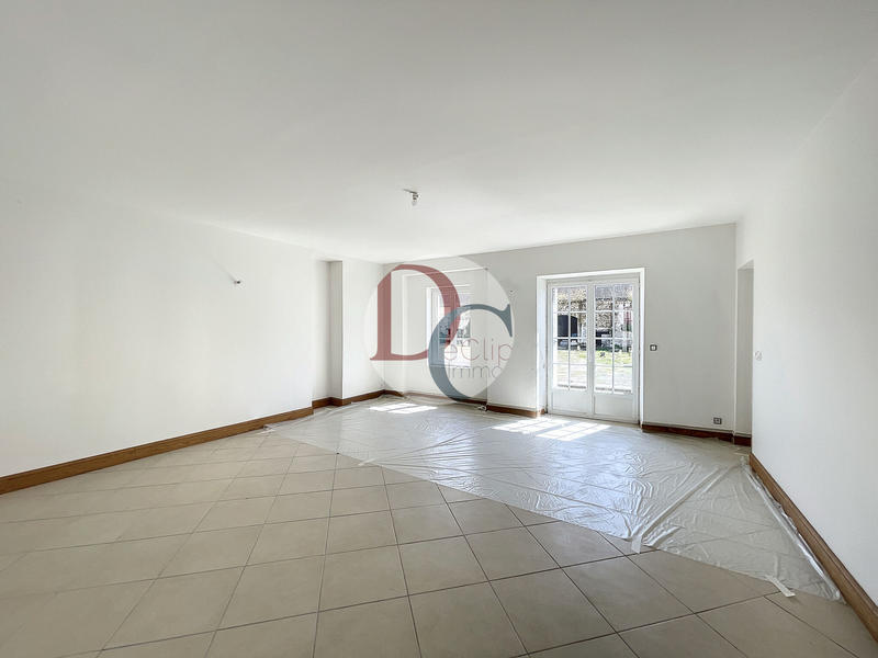 Maison - 316 m² - 11 pièces