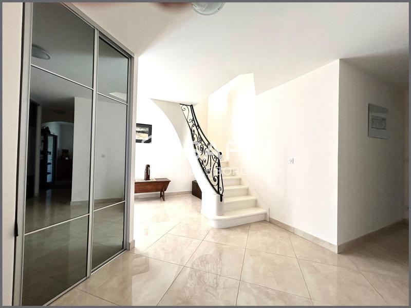 Villa - 220 m² - 7 pièces