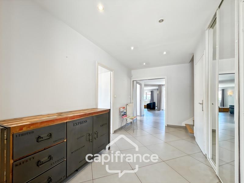 Maison - 177 m² - 6 pièces