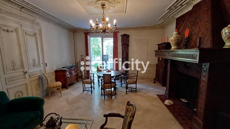 Maison - 289 m² - 8 pièces