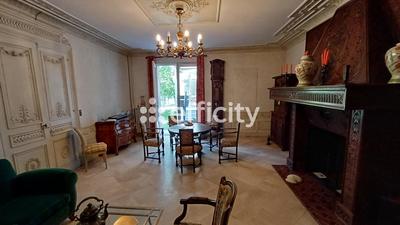 Maison - 289 m² - 8 pièces