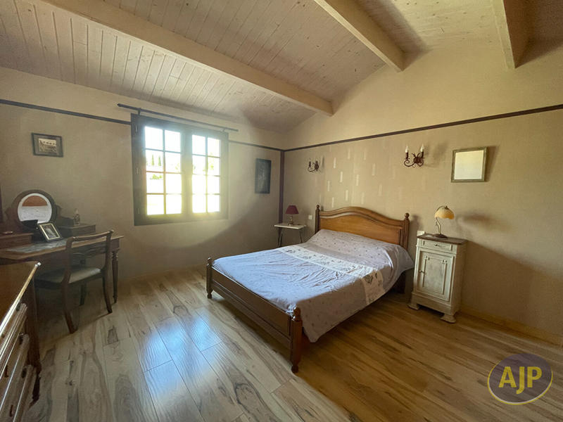 Maison - 202 m² - 7 pièces