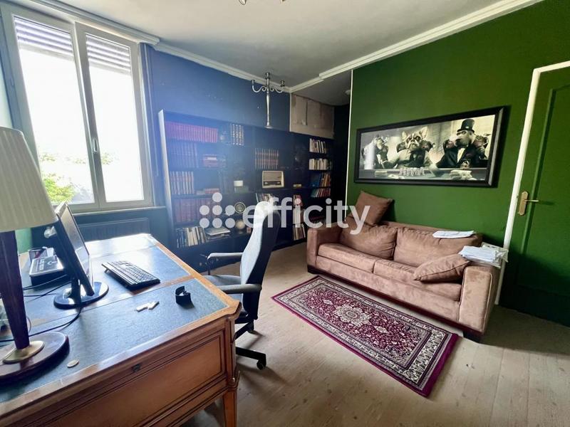 Maison - 201 m² - 8 pièces